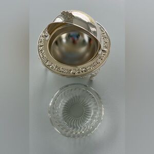 Vintage Butter / Caviar Dish Glass Bowl
Silver Plate Rolling Cover 90’s